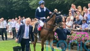 Commissioning sparkles under Dettori on debut
