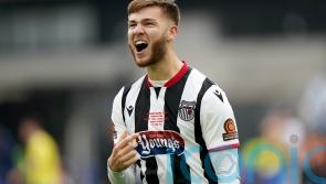 Grimsby cruise to win at Crewe