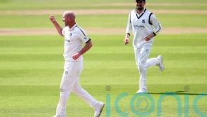 Chris Rushworth fires Division One leaders Warwickshire to win over Essex