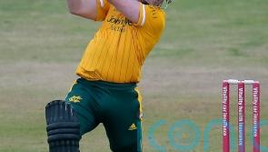 Nottinghamshire reach Vitality Blast quarter-finals by beating Leicestershire