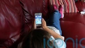 Guidance urges parents not to buy smartphones for primary school children