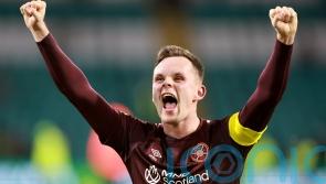 Lawrence Shankland amends penalty miss with last-gasp Hearts winner at Hibernian