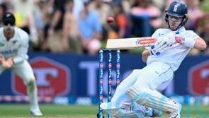 Batting collapse puts England on the back foot against New Zealand