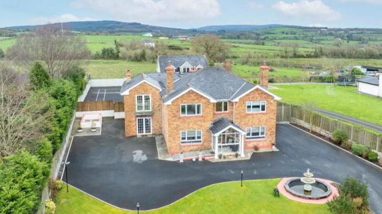 PICTURES: Prospective buyers to fall in love with new to the market &euro;975k home with tennis court