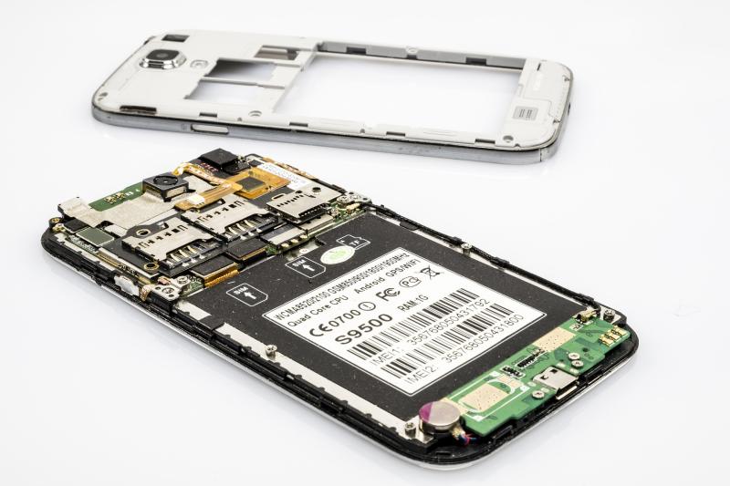 Smartphone developers move towards devices that can be repaired 