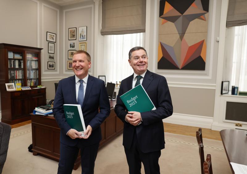&euro;800 income boost for most Irish workers as Budget 2024 tax changes take effect
