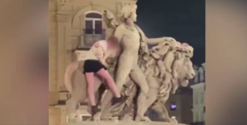 Young Irish tourist faces hefty fine for breaking statue in Belgium 