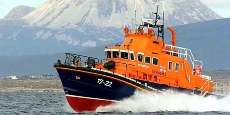 Five brought ashore after dramatic 26-hour rescue mission off Irish coast