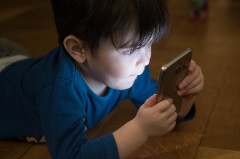 'Big six' mobile phone firms to stop selling smartphones to children under 13