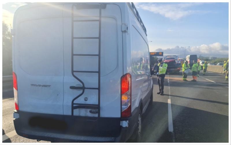 'Mind your bizz' say garda&iacute; as snap-happy van driver caught red-handed at M50 crash scene