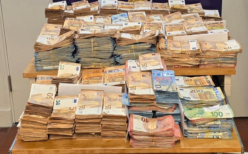 'Ill-gotten gains' - Garda&iacute; find &euro;200,000 in car after stopping driver in Donnybrook