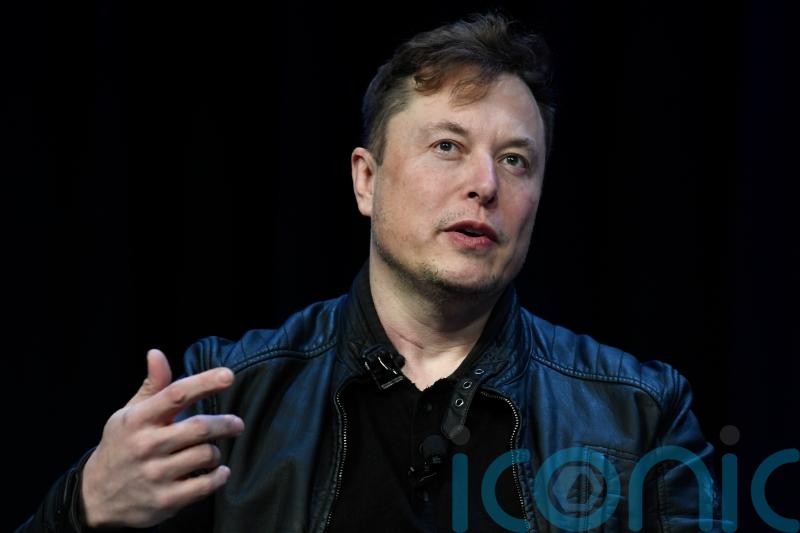  Elon Musk reaches agreement with Twitter to purchase the platform
