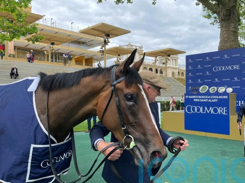 Above The Curve bags Prix Saint-Alary at Longchamp