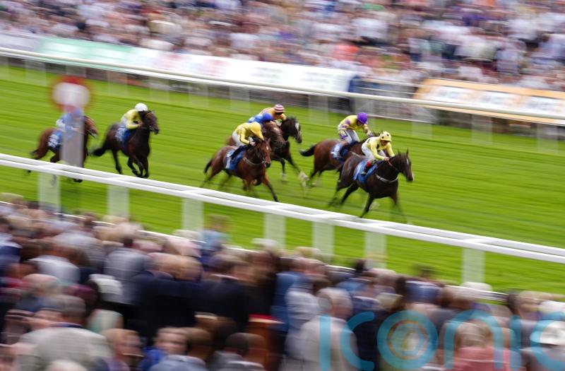 Lightning out to strike in Rose Bowl heat