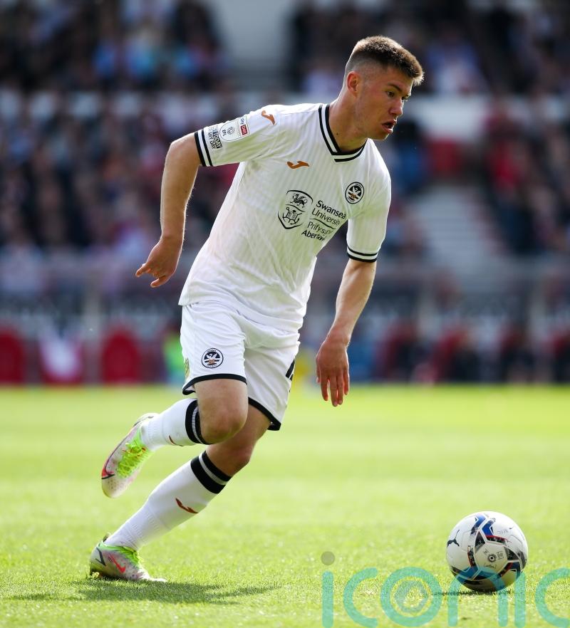 Cameron Congreve sticks with Swansea