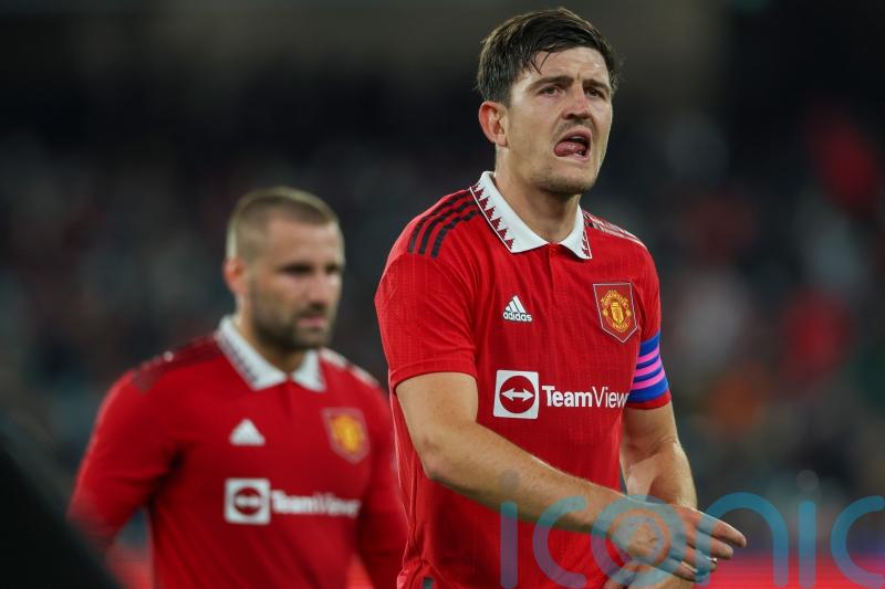 Donny van de Beek praises Harry Maguire&rsquo;s &lsquo;big personality&rsquo; to shake off boos