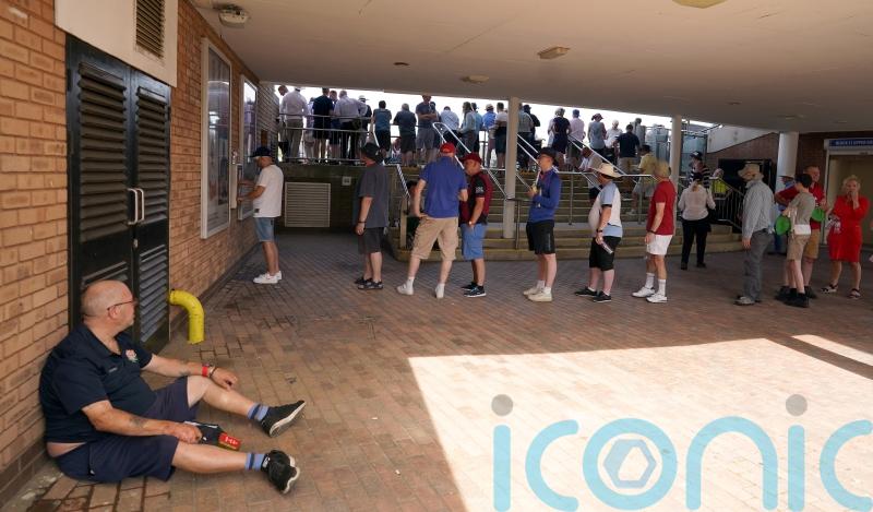 Fans feel the heat at Chester-le-Street as England stars struggle under the sun