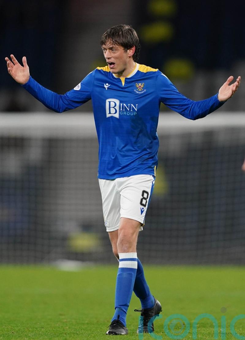 Rocky Bushiri scores dramatic late winner as Hibernian beat 10-man St Johnstone