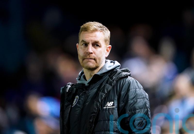 Simon Weaver calls on Harrogate players to &lsquo;grow up&rsquo; after defeat at Crewe