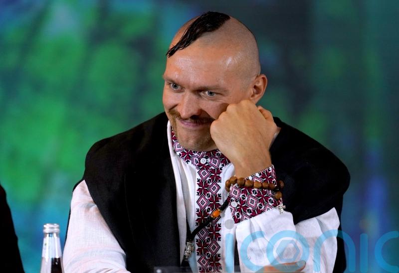 Oleksandr Usyk hits right notes with Ukrainian song at Anthony Joshua face-off