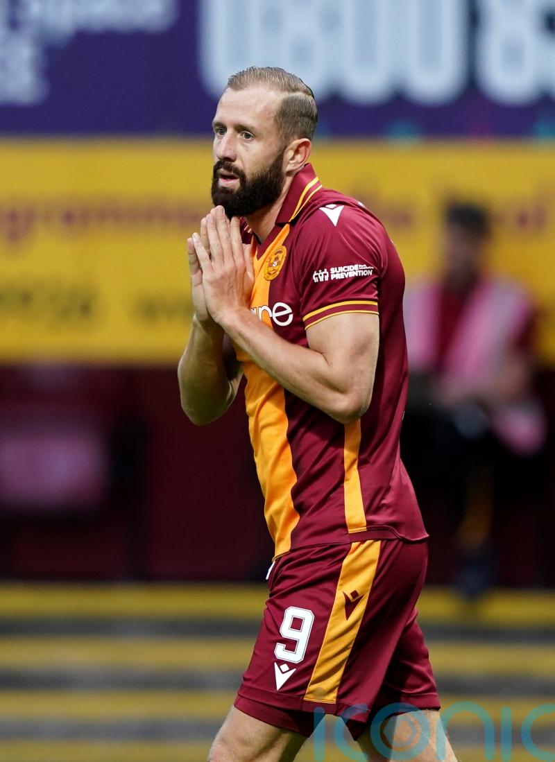 Kevin van Veen treble sends Motherwell into Premier Sports Cup quarter-finals