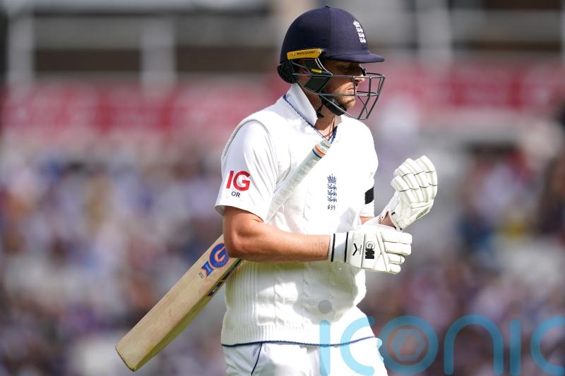 England lead by 40 after being bowled out for 158 in third Test