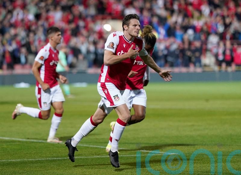 Doubles from Ollie Palmer and Paul Mullin help Wrexham demolish Dagenham