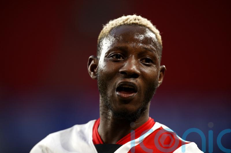 Moussa Djenepo signs new deal with Southampton