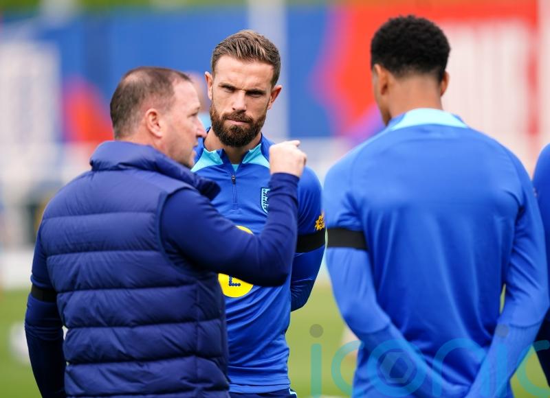 Jordan Henderson joins England squad as Kalvin Phillips faces shoulder surgery