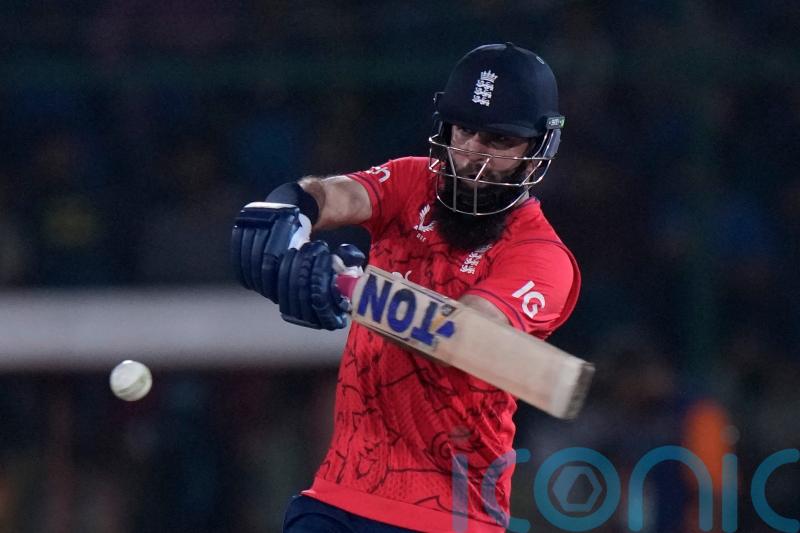 Moeen Ali hits half-century as England leave Pakistan stiff chase in second T20
