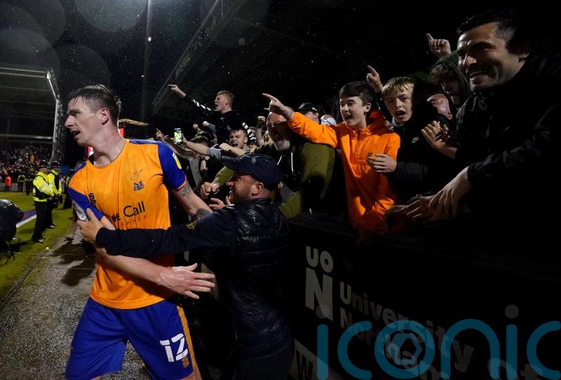 Mansfield leave it late to snatch win over Crewe