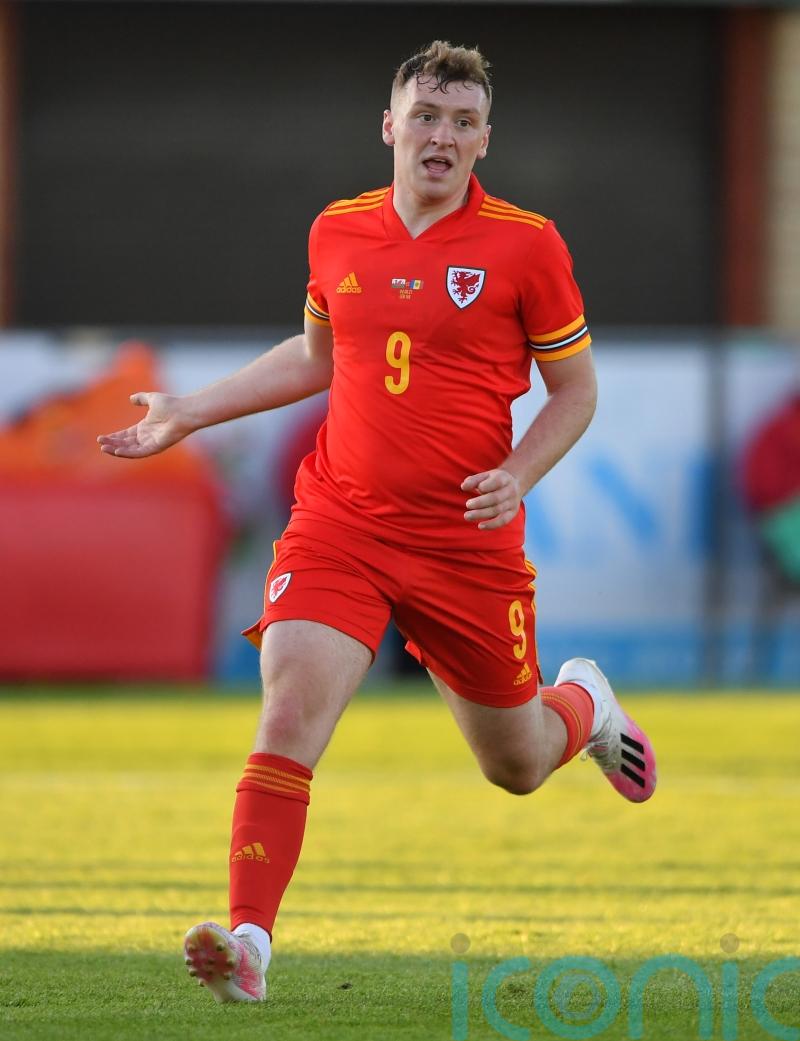 Ten-man Swindon hold on to see off Grismby