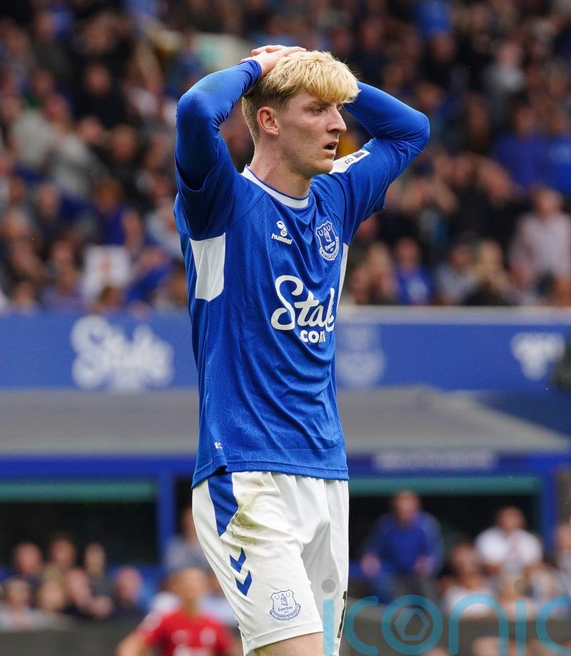 Frank Lampard speaks to Anthony Gordon about &lsquo;too many bookings&rsquo;