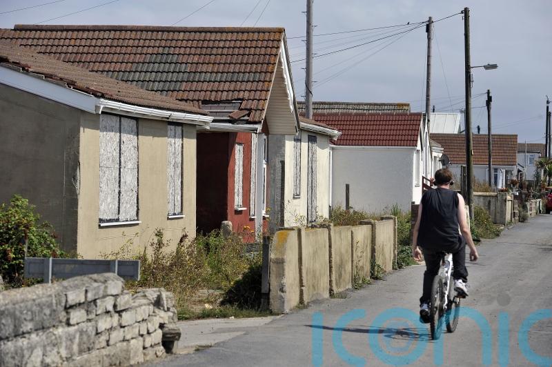 Deprivation gap widens between those from rich and poor backgrounds &ndash; report