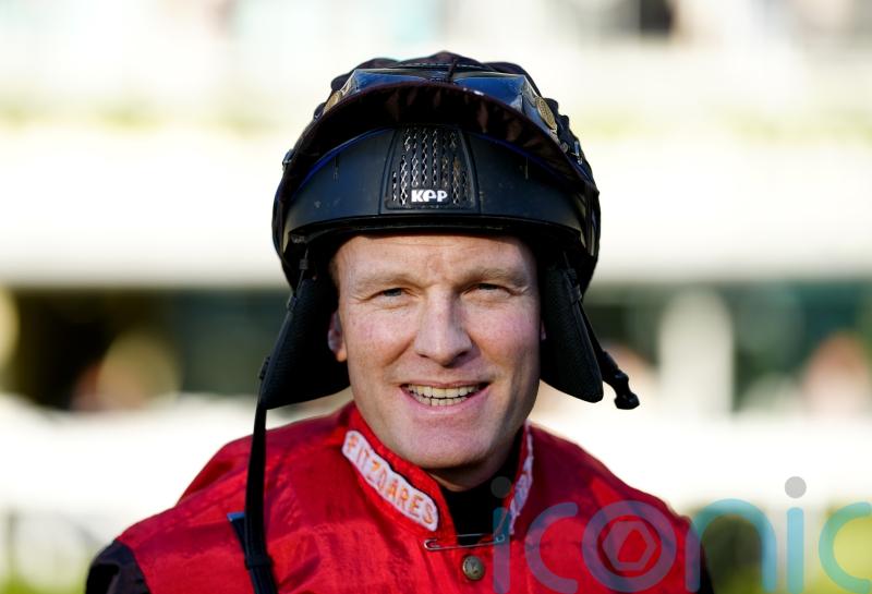 Maxwell chasing December Gold with Simply The Betts