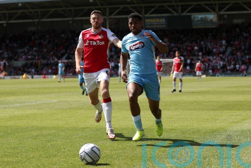 Wrexham beat Eastleigh to keep up the pressure on leaders Notts County