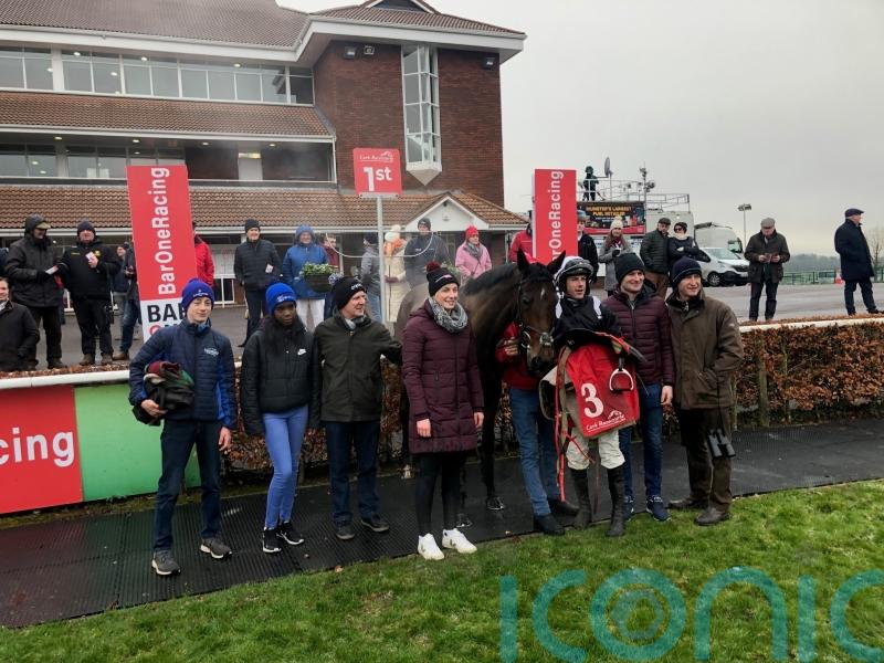 Impervious impresses with cosy Cork triumph