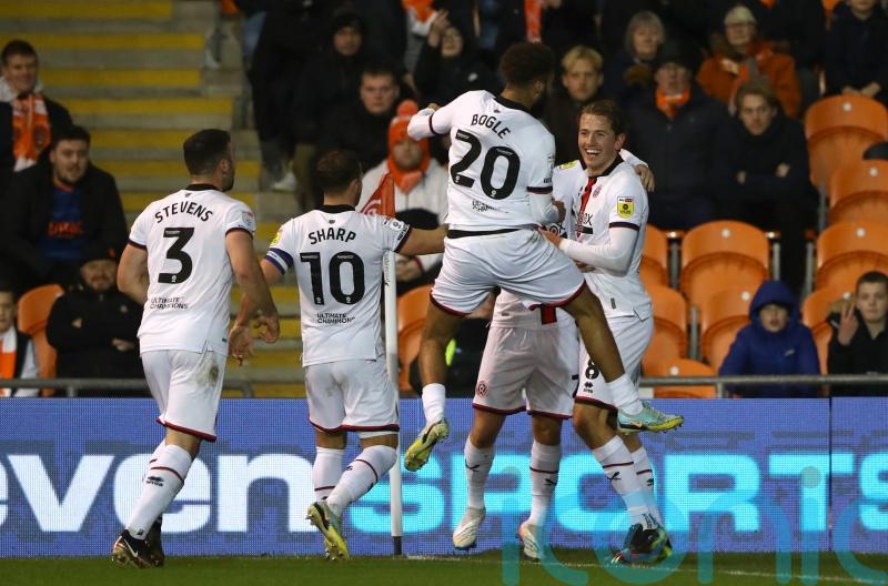 Sheffield United keep pressure on Burnley after seeing off Blackpool