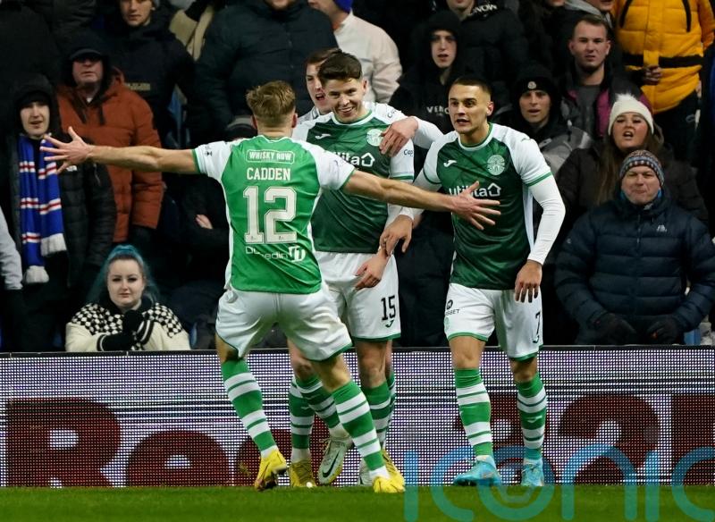 Hibernian squad fully behind under-pressure boss Lee Johnson &ndash; Kevin Nisbet