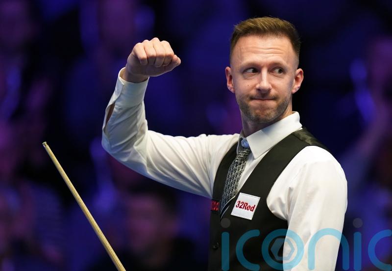 Judd Trump rallies from behind to beat Barry Hawkins into Masters semi-finals