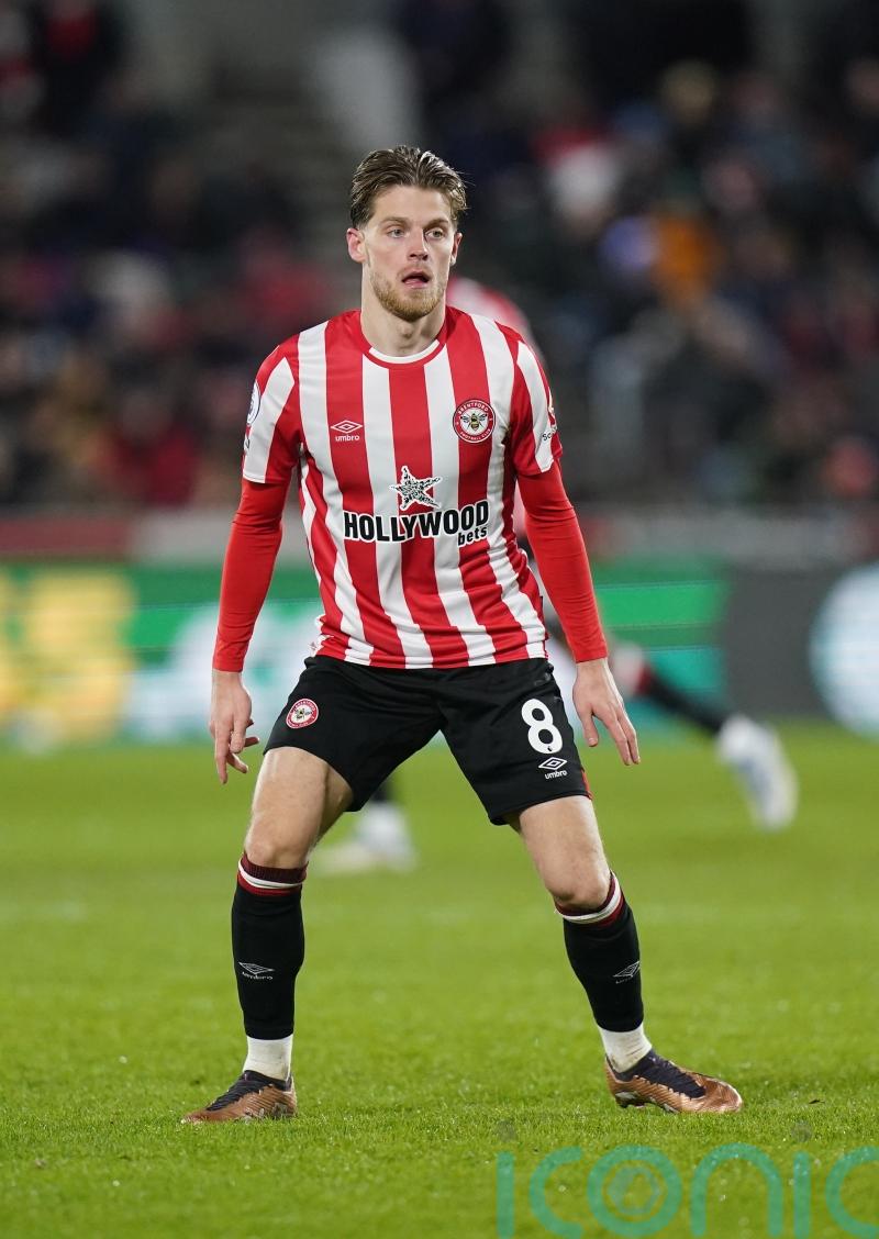Mathias Jensen signs new deal with Brentford