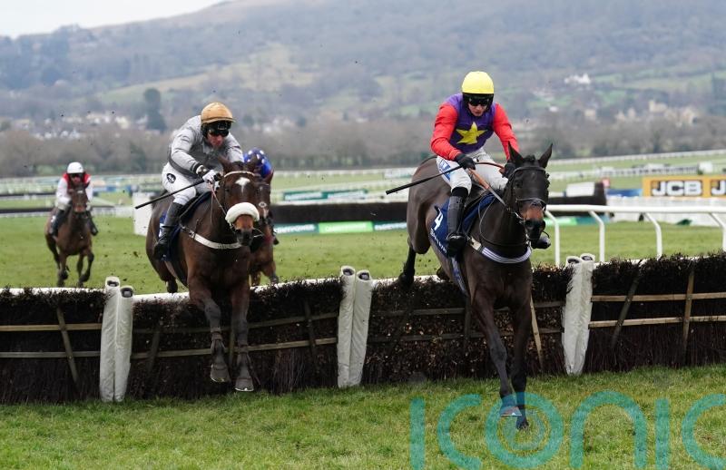Gold Tweet hits the jackpot for France in Cleeve Hurdle