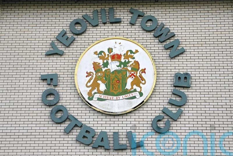 Ten-man Yeovil defy Wealdstone in goalless draw