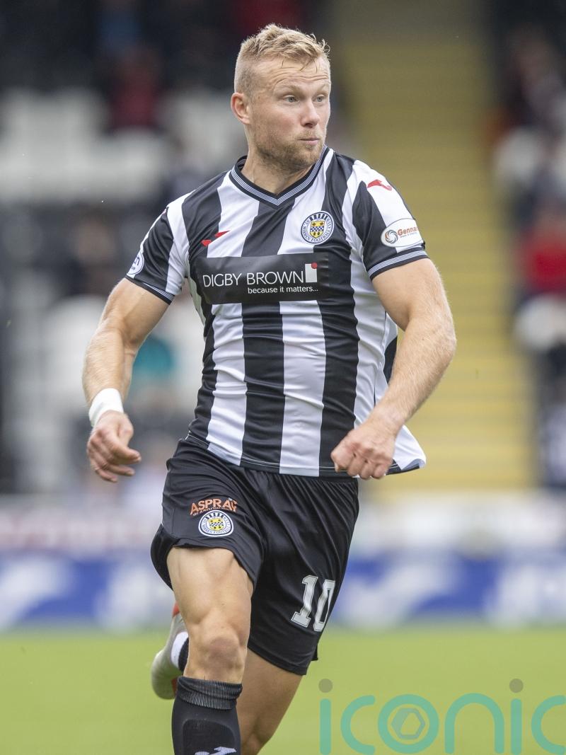 St Mirren forward Curtis Main scores twice to sink managerless Aberdeen