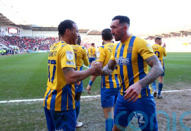 Shrewsbury march on to increase pressure on Oxford boss Karl Robinson