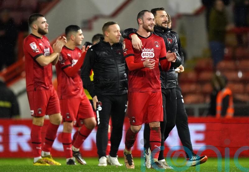 Richie Wellens impressed with how Orient have dealt with pressure of leading