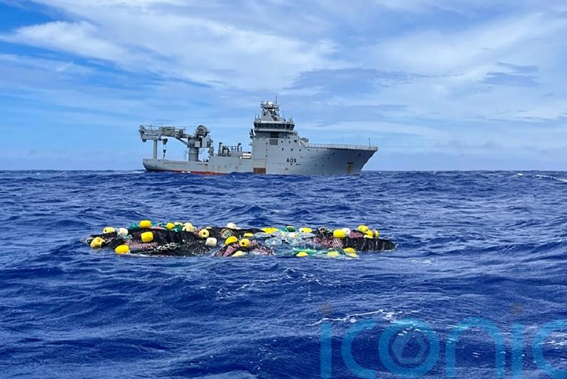 Cocaine with street value of nearly &euro;300 million found floating in ocean