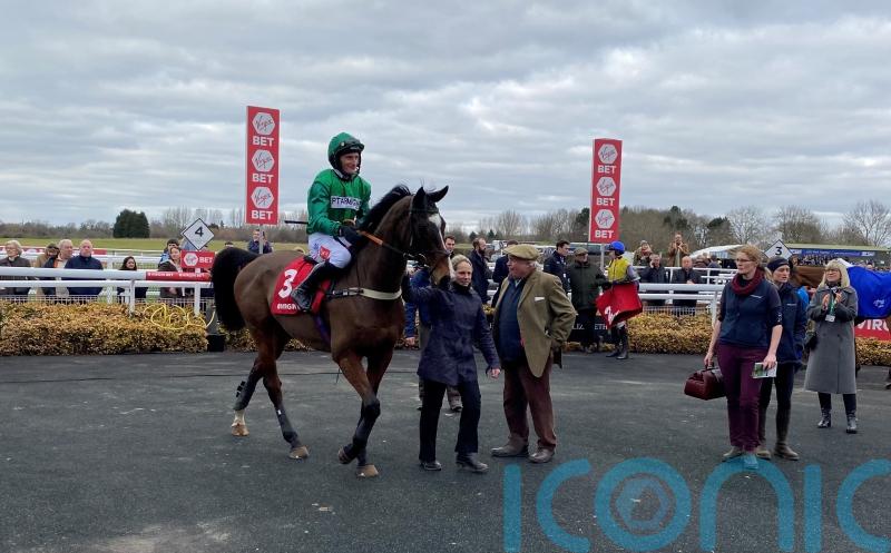 Messire Des Obeaux delights connections at Warwick