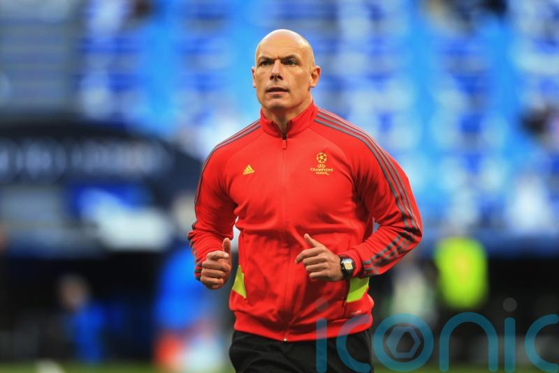 Howard Webb arranges meeting for Premier League referees after offside errors