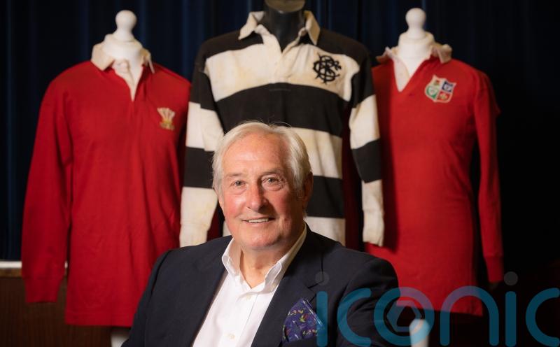 Gareth Edwards&rsquo; 1973 Barbarians jersey sold at auction for record &pound;240,000
